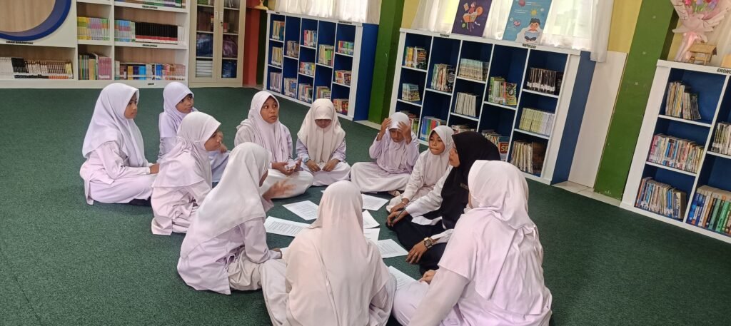 MIN 8 Aceh Besar – Budaya Literasi menjadikan guru dalam membuat dan Memahami Karya Ilmiah